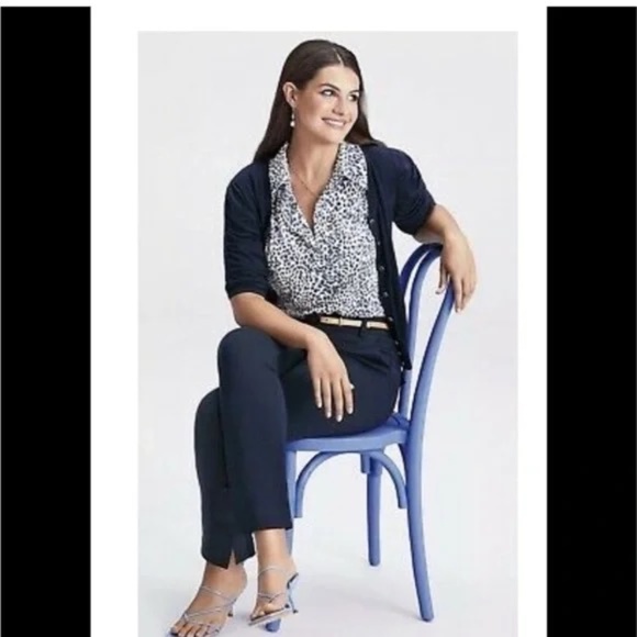 Cabi Catwalk Top – Size M – Blue & White Animal Print - Picture 4 of 4